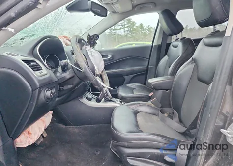 2018 Jeep Compass Latitude z USA, uszkodzony, nr VIN 3C4NJDBBXJT321198